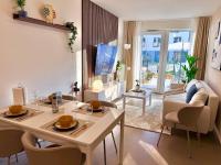 Prague 3 Modern Apartment with Private Garden, Free Parking & Movie Library - Ferienwohnung Prag