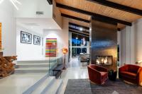 Mid-Century Modern Hills Retreat Pool, Hot Tub, Steam & Views - B&B Los Angeles