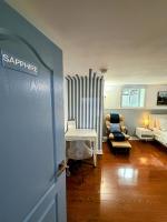 Spacious room near subway & shops - Bed and Breakfast Toronto