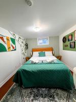 Private room near subway & shops - B&B Toronto