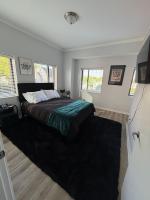Modern Luxe Retreat FREE Parking King Beds - Chambres d'hôtes Charlotte