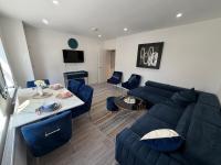 Stylish Two Bedroom Flat - B&B London