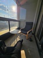 Centre Design Suite O2 Arena - Parking - large glass balcony - plátce DPH - big TV - Coffee, 24-7 Self Check-in - B&B Praga