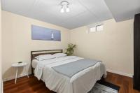 Serene Modern 2BR Retreat in Fairmont Near Airport & Downtown - B&B London