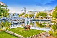 Condo Near the Beach with Shared Pool & Hot Tub - Bed and Breakfast Destin