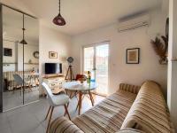 One-Bedroom Apartment with Balcony