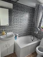 Spacious Home Near Station Easy London Access - B&B Dagenham