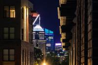 Luxurious 2BR 2BR Uptown Oasis, BOA, NASCAR, AIRPORT and all City View with Free Parking - Chambres d'hôtes Charlotte