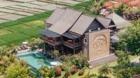 Royal Roco Villa - Bed and Breakfast Tanah Lot