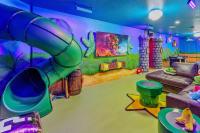 Mario's Magic Mansion - Family fun! Private heated pool & spa 4 miles to Disney! - Chambres d'hôtes Kissimmee