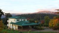 Greenlands guest House - Large two story house - B&B Marysville