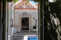 Peacock Bungalow by Pertama Stay - B&B Seminyak