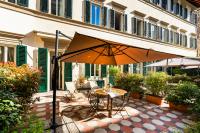 Next to the Duomo of Florence, Raffaello, with Private Patio - Chambres d'hôtes Florence