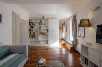 Top floor apartment with balcony along the Main vibrant walking street Steps away from Harbour Waterfront Mirabello Port La Spezia city center Charming cozy attic loft - B&B La Spezia