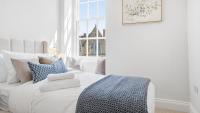 The Tetbury Suite by Must Stay Again - 2-bed, 2-bath, parking, central - B&B Tetbury