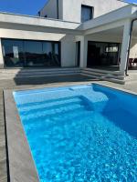 Spacieuse villa standing de 220m2 à 5 minutes des plages - B&B Aleria