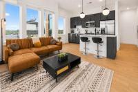 Luxury Palmer Parkside Condo with Regions Field View - B&B Birmingham