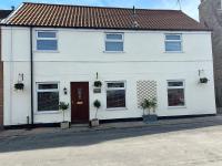 Charming 3 bed, Dog friendly with enclosed garden - Bed and Breakfast Hornsea