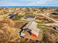 Lovely Holiday Home With A Large Terrace And Outdoor Hot Tub, 500 Meters From The North Sea - B&B Frøstrup