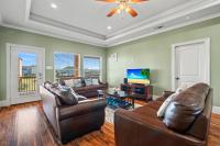 Charming Beachside Retreat: Steps from the Sand and Surf - Bed and Breakfast Galveston