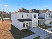 Modern 4BR Home 5 Min to Beach Sleeps 10 - B&B Myrtle Beach