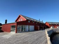 Spectacular Waterfront Fishermans Cabin - Rorbu - B&B Gravdal