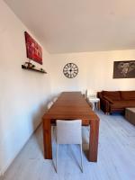 Calypso 3 Large Stylish Apartment in Paceville with Mercury Tower View Ideal for Groups - Chambres d'hôtes San Ġiljan