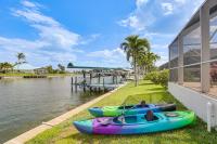 Waterfront Pool Home by Park Pickleball Sleeps 10 - B&B Cape Coral