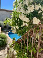 Gîte familial 6 personnes climatisé, piscine partagée chauffée, proche Nîmes, Uzès, Pont du Gard, Cévennes - Chambres d'hôtes Saint-Geniès-de-Malgoirès