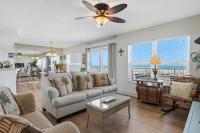 Spacious condo in with free WiFi pool access central AC and washer&dryer - B&B Fort Walton Beach