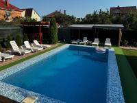 Дом с подогреваемым бассейном - Bed and Breakfast Lisky