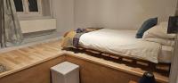 Peaceful Single Basement Room, Shared Bathroom - B&B Reading