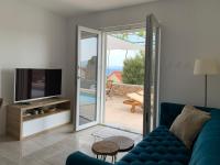 BOL House Viki - center, pool, sauna, sea view! - B&B Bol