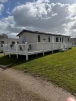 Serenity 2 No 98 Central lounge sleeps 6 x 3 bedrooms x 2 bathrooms - Ferienwohnung Lowestoft