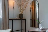 Bright 1BR Apartment with Balcony 20min to City - Chambres d'hôtes Stockholm