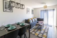 Bright 2BR House with Garden & Parking Sleeps 5 - B&B Syston