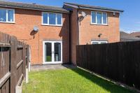 Bright 2BR House with Garden & Parking Sleeps 5 - B&B Syston