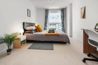 Top-Floor Flat with Balcony and Roof Terrace near Canary Wharf - B&B London