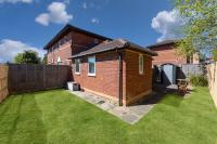 Boutique Bungalow • Close to City Centre • Driveway Parking • Garden • Fast Wifi • Yoko Property - Chambres d'hôtes Milton Keynes