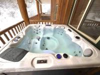 Apex Lookout Hiking Basecamp with Hot Tub - B&B Keremeos