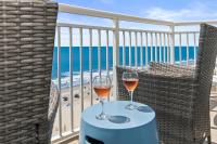 Beachfront Retreat, Ocean Views, Pools, Lazy River - Bed and Breakfast Myrtle Beach