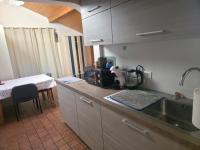 Dachgeschoss-Studio mit überdachtem Balkon