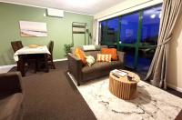 2-bedroom harbour view apartment with parking, 8 mins to Dunedin - Chambres d'hôtes Dunedin