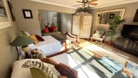 Artzy's Garden View 1km to Olivedale Clinic - B&B North Riding