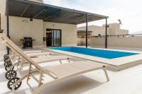 Luxury Family Penthouse with Private Parking & Pool 8 Guests Near Red Sea - Chambres d'hôtes Eilat