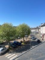 Chez Julie place du village - B&B Saignes