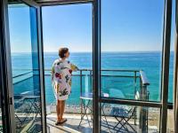 2BR Beachfront Luxury Suite with Panoramic Sea Views - B&B Batumi