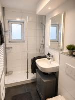 C&V A02 5 Personen 3 Zimmer Zentral WLAN Smart TV Boxspringbett - Ferienwohnung Kaiserslautern