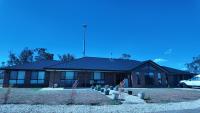 Janaki Farmhouse - 5 Bedroom House Villa at Top of Cooma - B&B Cooma