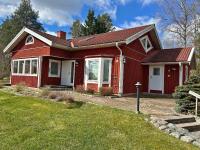 Architectural Villa with 3 Fireplaces Countryside - Chambres d'hôtes Knivsta